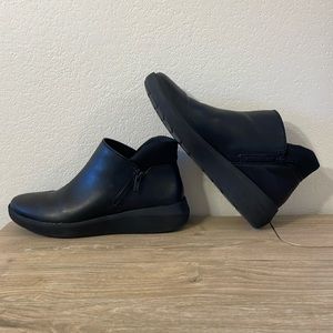 Clarks Women's Collection Kayleigh Mid Boots Cushion Feel Black Size 6.5